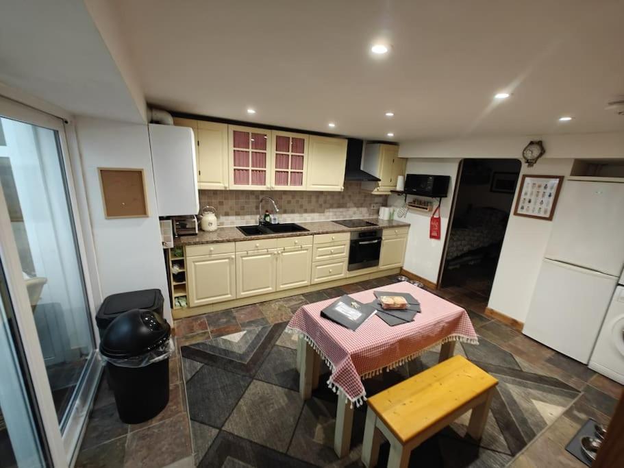 Welsh Miners Cottage Four Bedroom House Treherbert Exterior photo